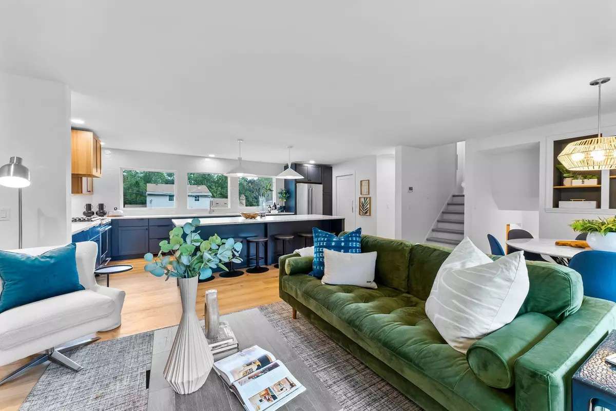 Edina, MN 55439,5708 W 68th ST