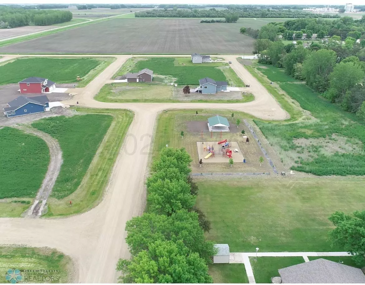 Hankinson, ND 58041,211 PINE DR