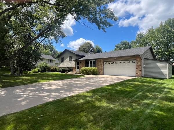 2600 Hidden Valley LN,  Stillwater,  MN 55082