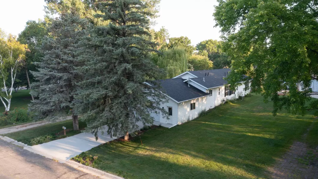 413 E Adolphus AVE, Fergus Falls, MN 56537