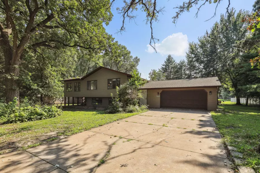 1020 Oak LN, Monticello, MN 55362