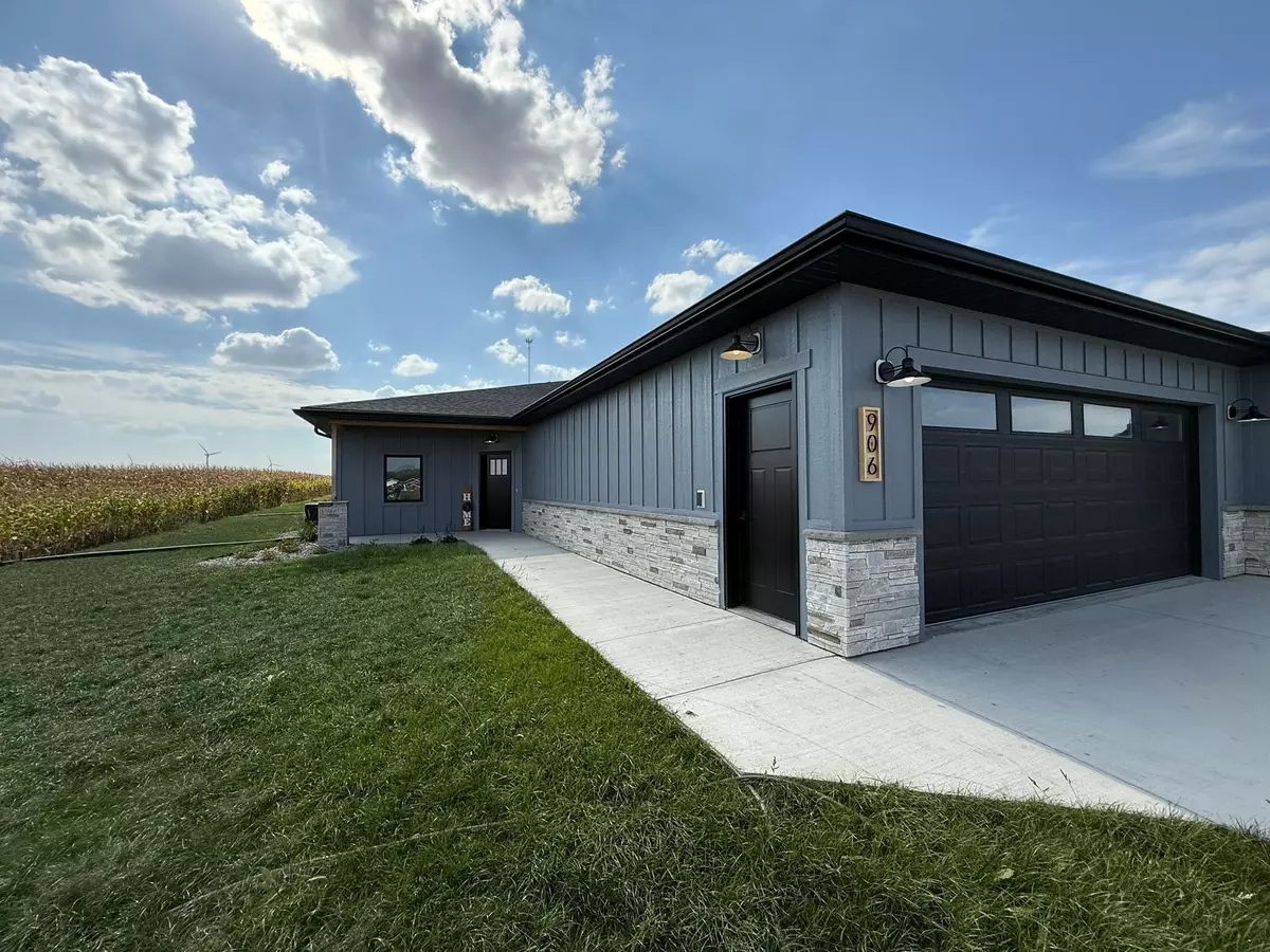 Lakefield, MN 56150,906 Funk AVE