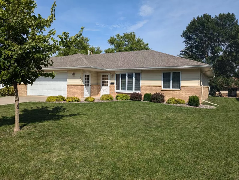 1818 Michael PL, Albert Lea, MN 56007