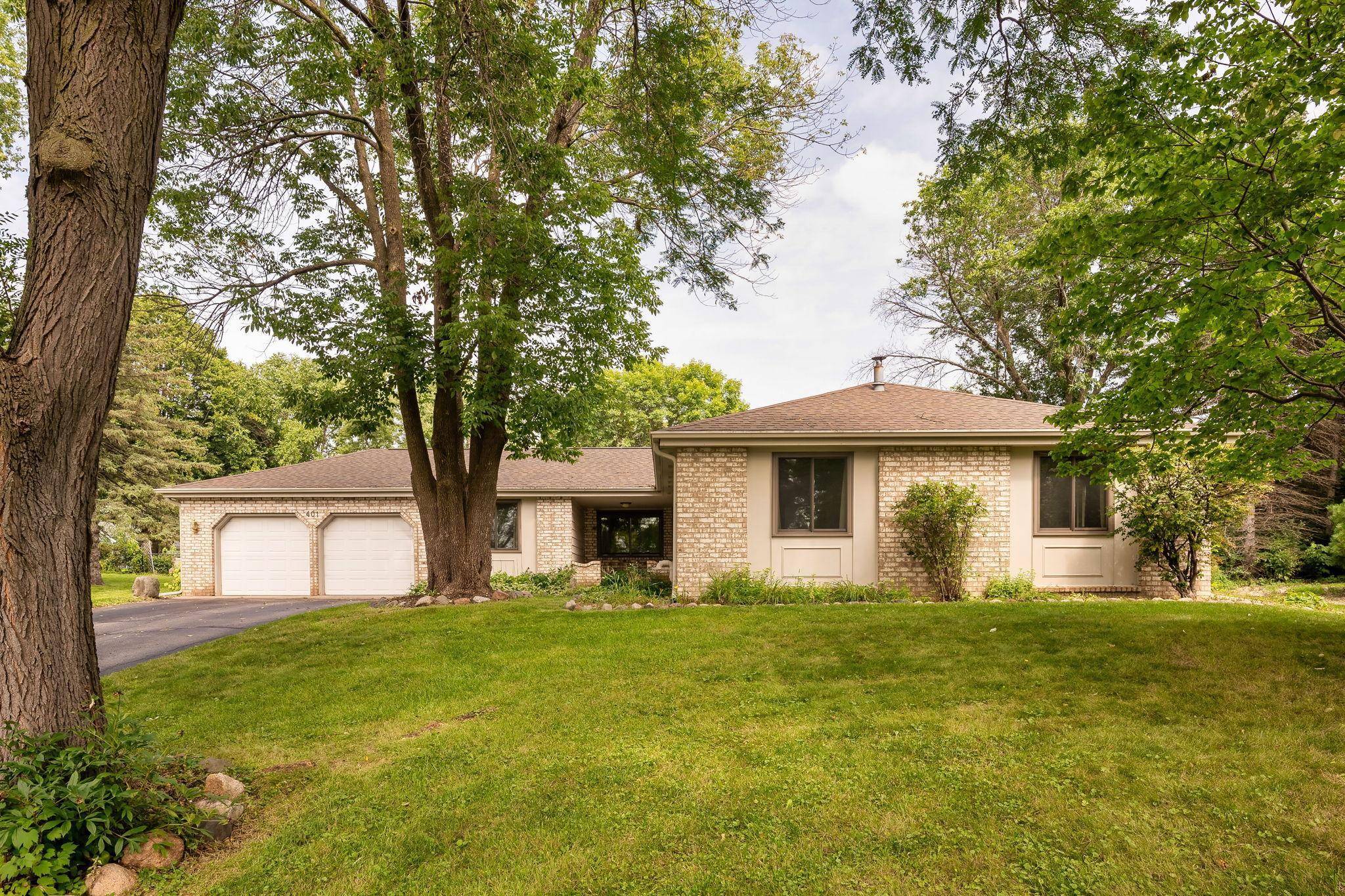 401 Reflection RD, Apple Valley, MN 55124