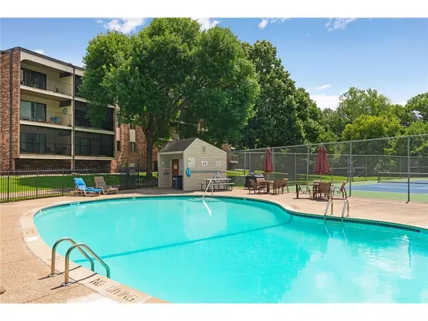 Minnetonka, MN 55305,10451 Greenbrier RD #316
