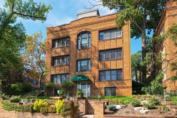 4418 W Lake Harriet Pkwy #206, Minneapolis, MN 55410