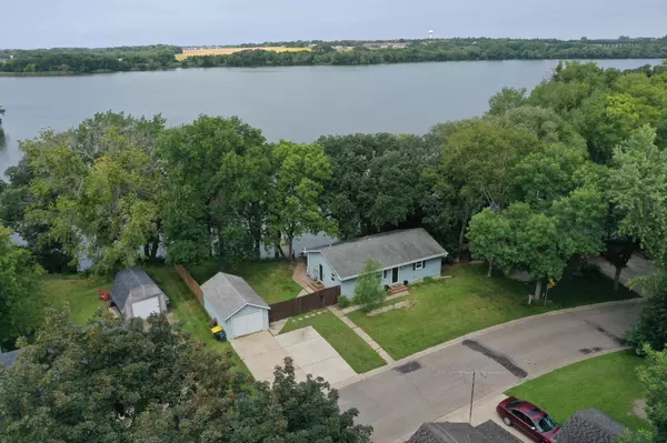 727 11th ST NW, Willmar, MN 56201