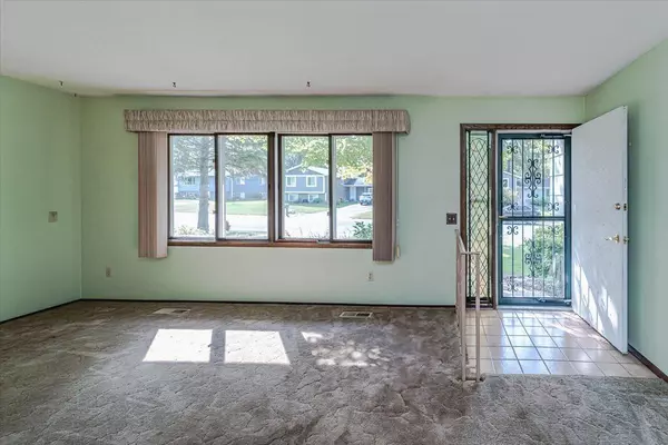 Eagan, MN 55122,3849 Country Creek WAY