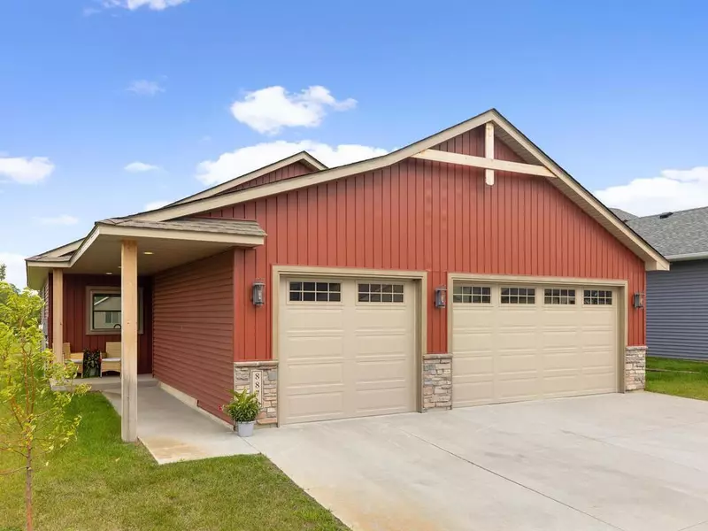 8876 Parkview CIR, Chisago City, MN 55013