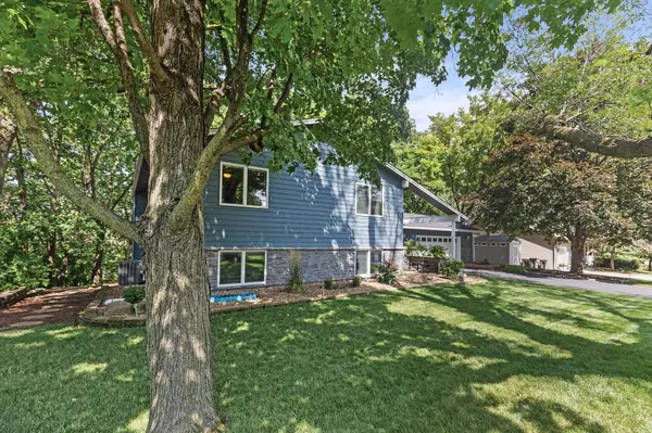 Eden Prairie, MN 55347,15415 Morraine WAY