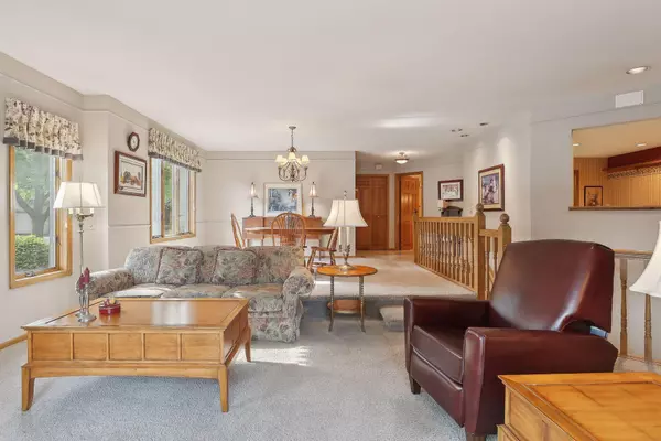 Eden Prairie, MN 55346,13237 Kerry LN