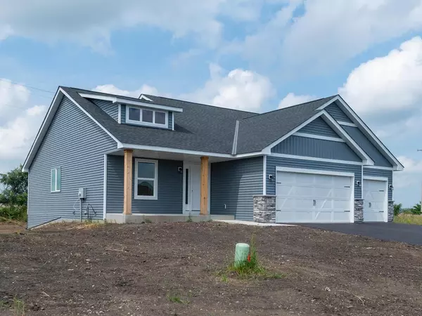 946 Prestwick DR, Belle Plaine, MN 56011