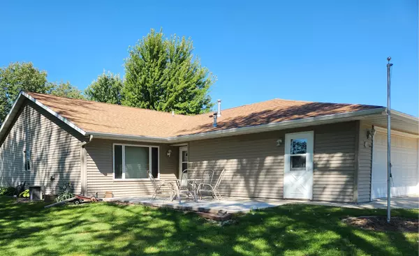 10 5th AVE NW, Hayfield, MN 55940