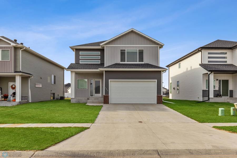 5480 Lori LN W, Fargo, ND 58078