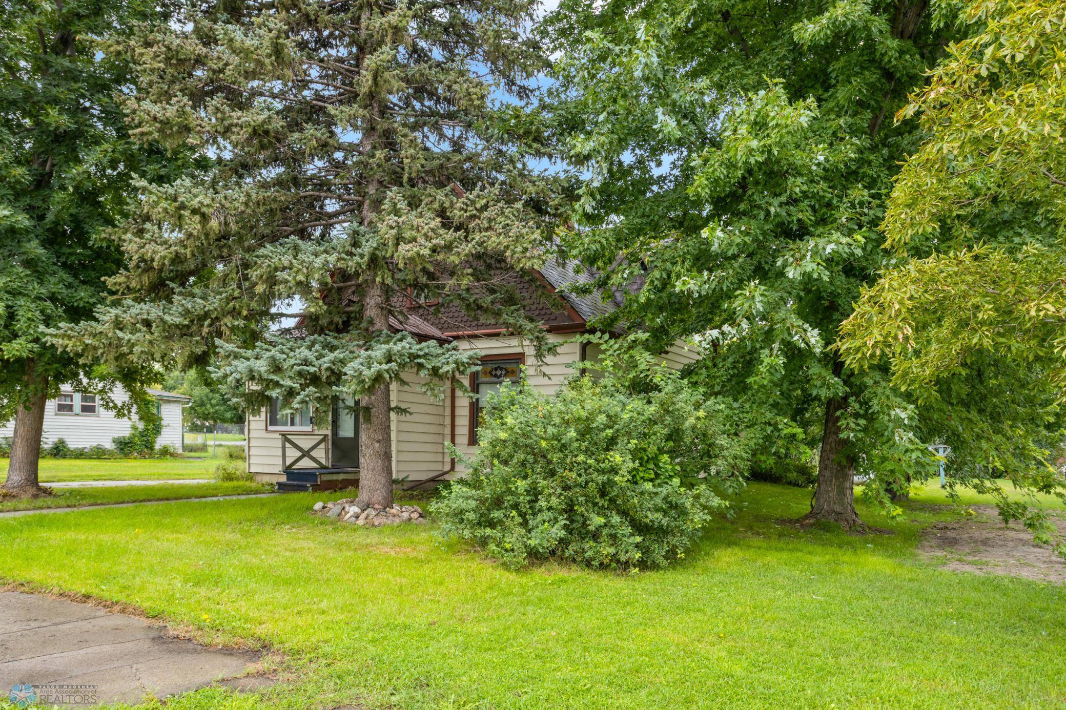 Lidgerwood, ND 58053,114 2nd AVE SE