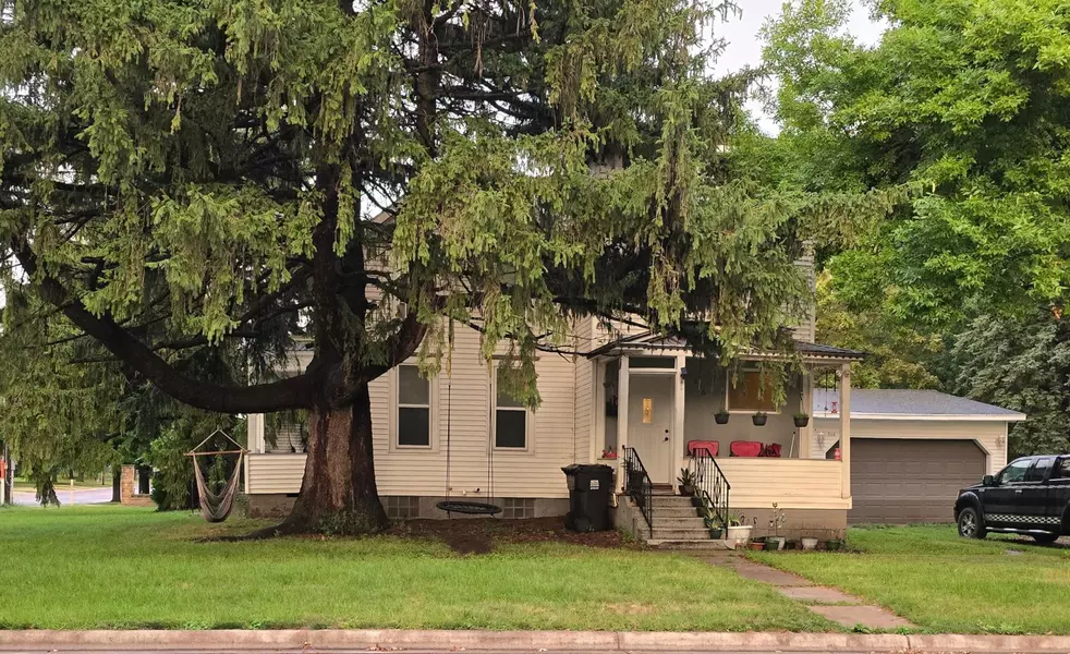 516 11th ST N, Mountain Lake, MN 56159