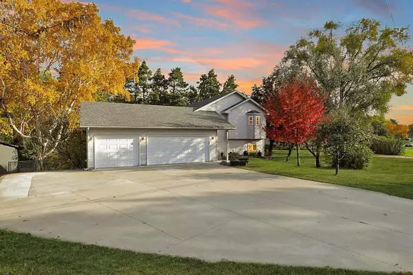 725 Hayden Lake RD E, Champlin, MN 55316