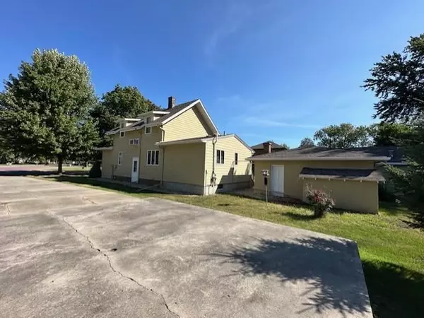 Mountain Lake, MN 56159,1112 6th AVE