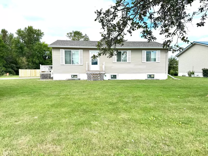 303 Lincoln ST SE, Warroad, MN 56763