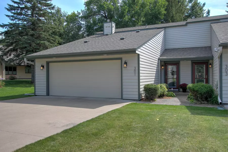 301 Creekside LN SW, Isanti, MN 55040