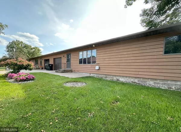 205 Meadowlark LN SW #4, Melrose, MN 56352