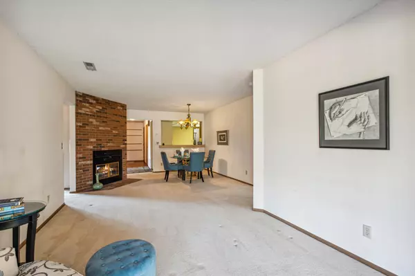 Eden Prairie, MN 55347,8002 Timber Lake DR