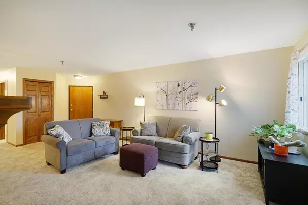 Mendota Heights, MN 55120,2573 Heritage DR #106