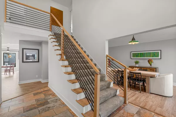 Vadnais Heights, MN 55127,221 Meadowood LN