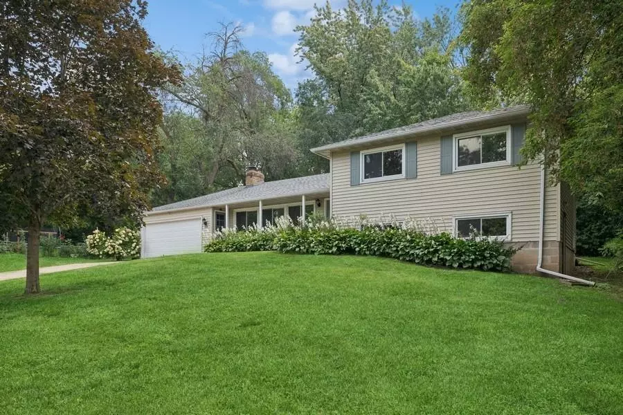 11301 Friar LN, Minnetonka, MN 55305