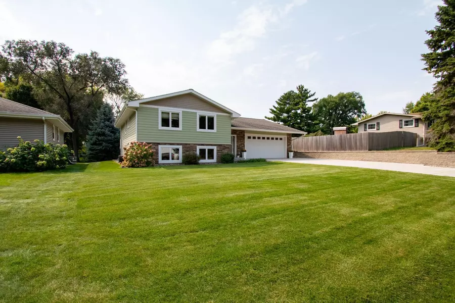 1501 15th TER NW, New Brighton, MN 55112