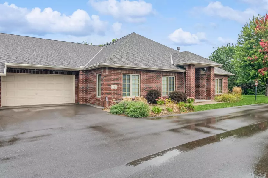 81 Deerwood CT, Hudson, WI 54016