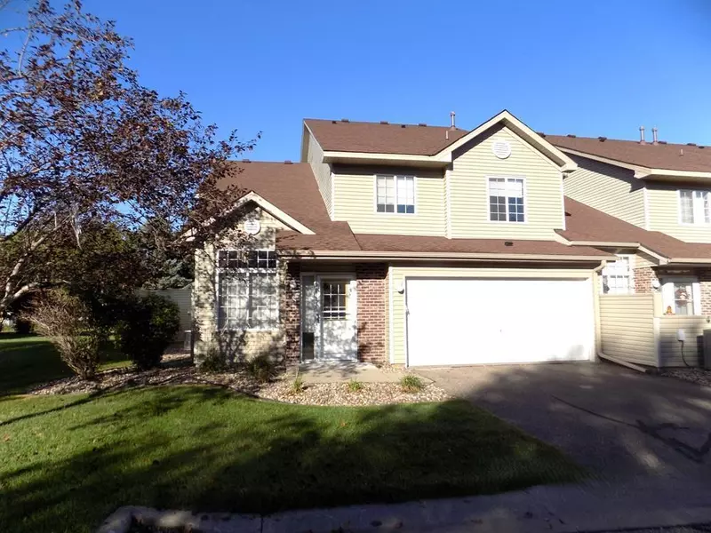 2321 Oakridge CIR, Hudson, WI 54016