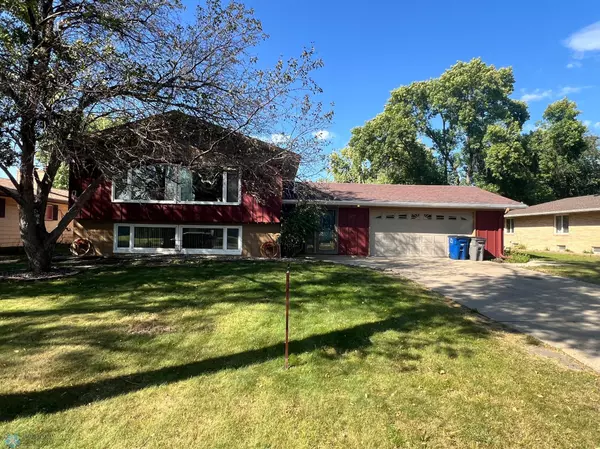 2709 Brookdale RD, Moorhead, MN 56560