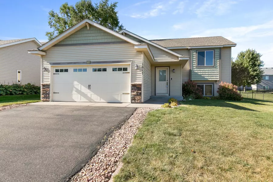 1617 Prairie View LN NE, Sauk Rapids, MN 56379