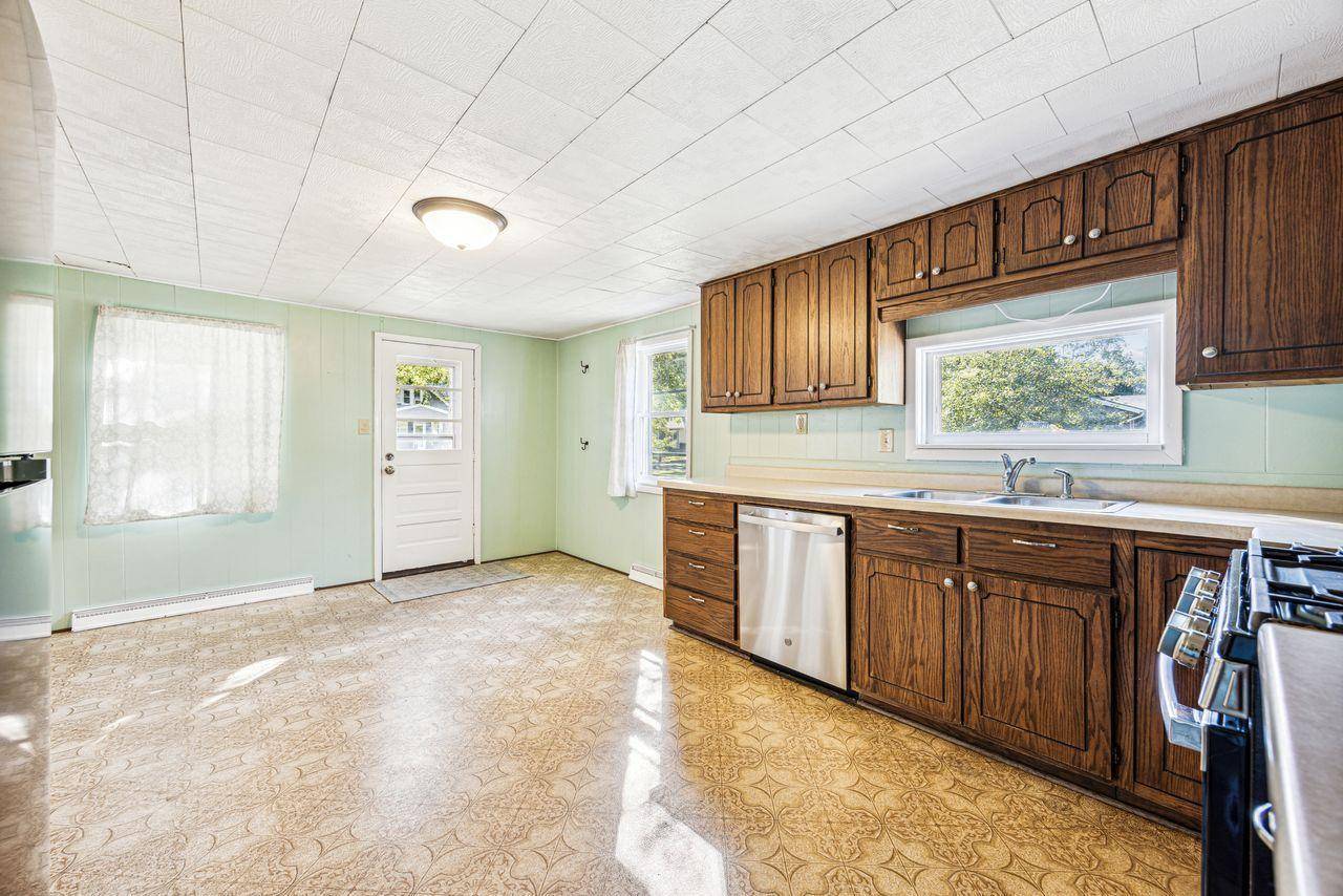 Saint Cloud, MN 56303,837 18th AVE N