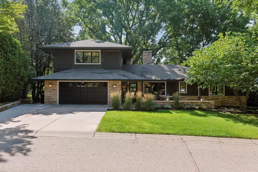 93 Woodland CIR, Edina, MN 55424