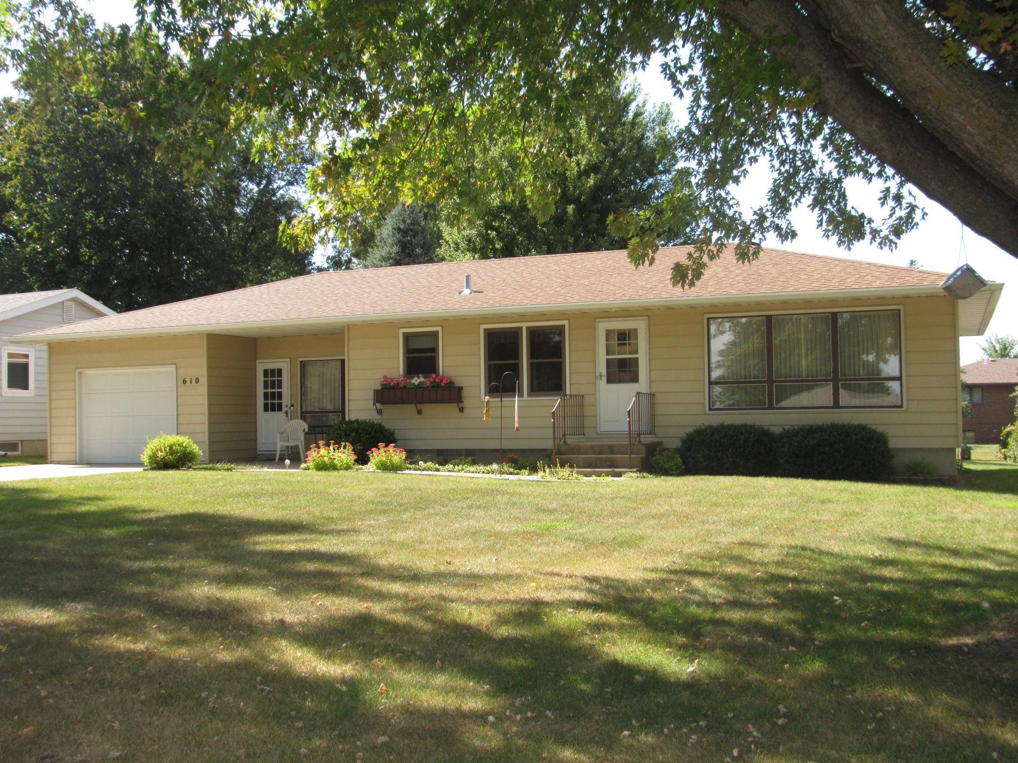 610 W Shore DR,  Worthington,  MN 56187