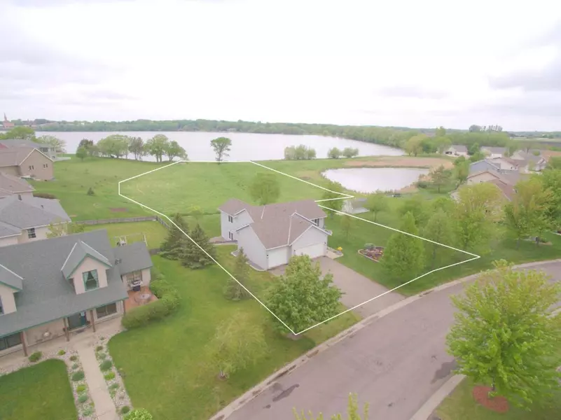 418 Lake DR, Winsted, MN 55395