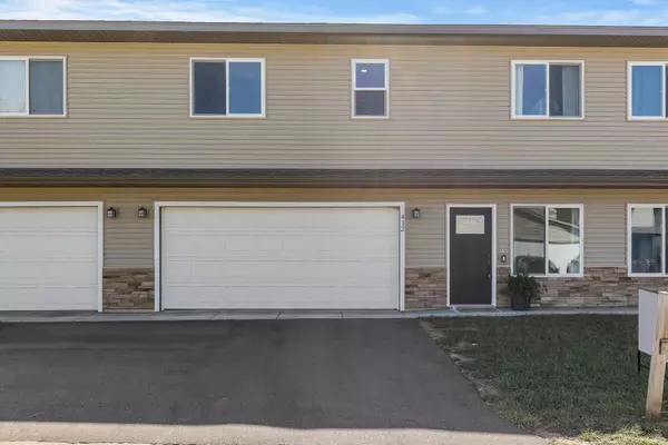 Roberts, WI 54023,412 Sierra PL