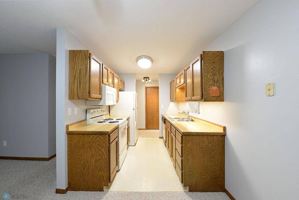 Moorhead, MN 56560,3306 Village Green BLVD #105
