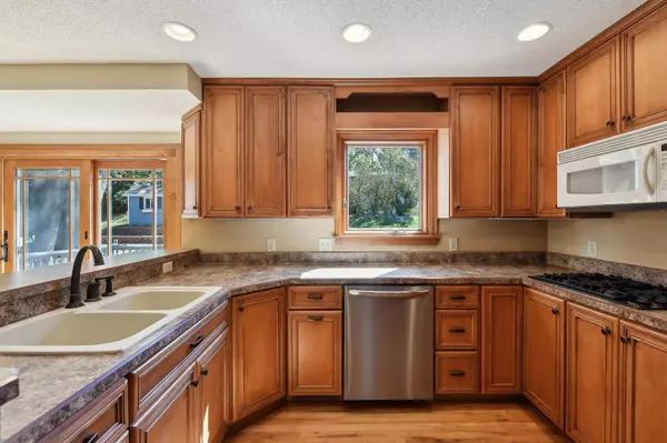 Wayzata, MN 55391,14621 Woodruff RD