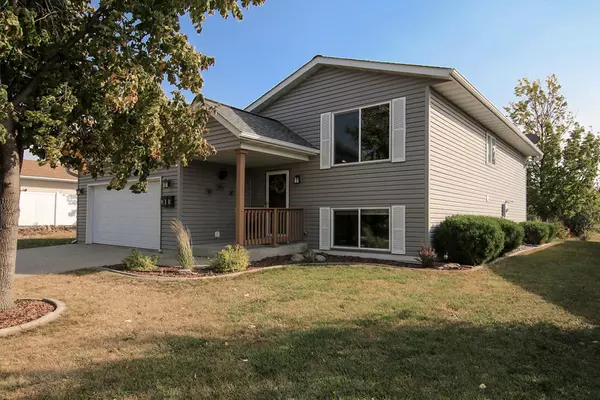 910 Carolina Pkwy NW, Hutchinson, MN 55350