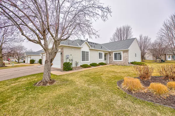 591 Markgrafs Lake Bay,  Woodbury,  MN 55129