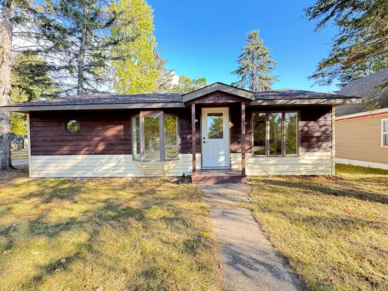 231 1st ST NW, Menahga, MN 56464