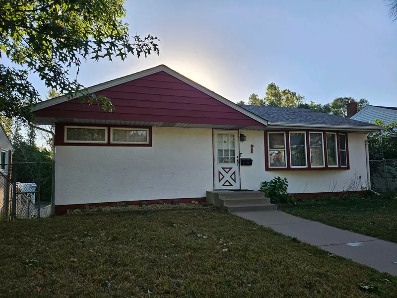 2190 Waukon AVE, Saint Paul, MN 55119