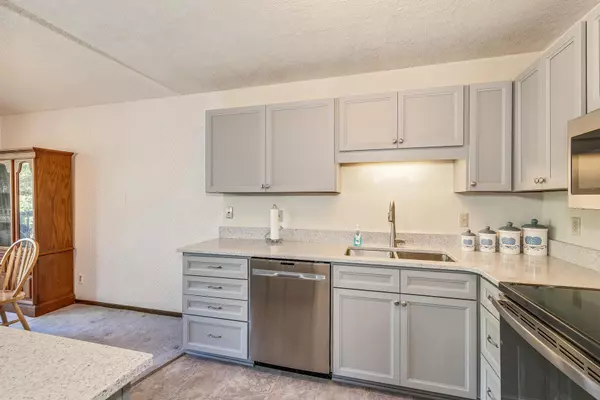 Vadnais Heights, MN 55127,932 Heritage CT W