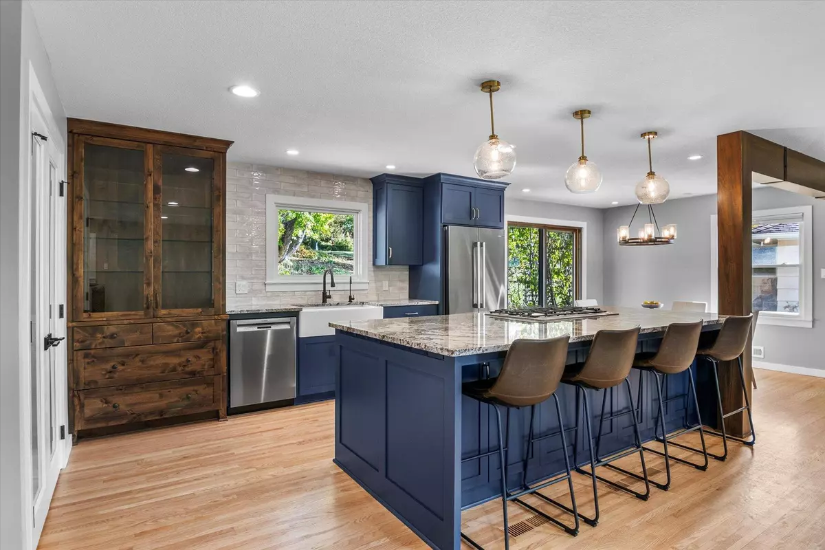 Edina, MN 55439,5204 Meadow RDG