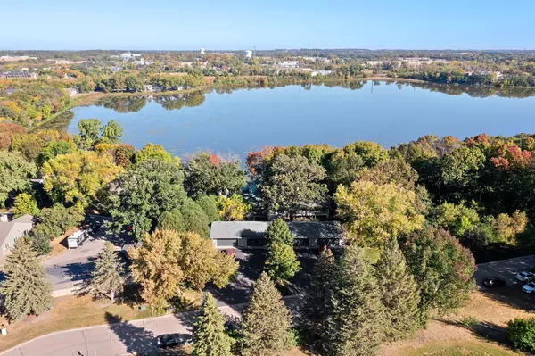 3 Hazeltine Est, Chaska, MN 55318