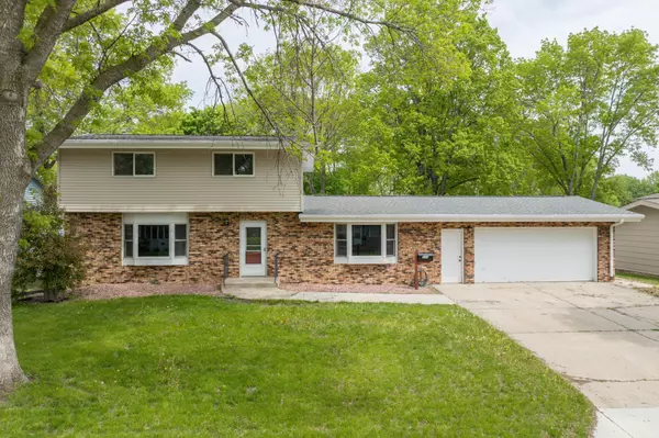 509 S 1st ST, Marshall, MN 56258