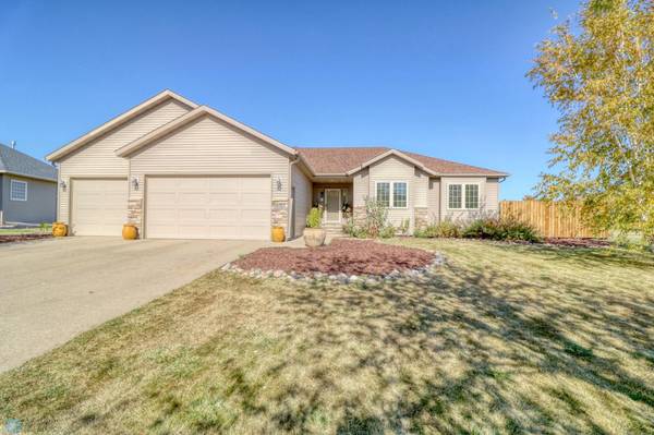 518 Allyson CIR, Moorhead, MN 56560